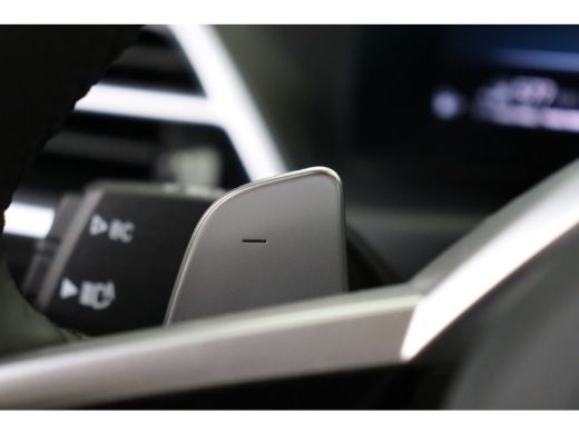 BMW 3 Serie 330e M Sport Automaat / Schuif-kanteldak / Trekhaak / Sportstoelen / Stuurverwarming / Comfort Ac... ActivLease financial lease