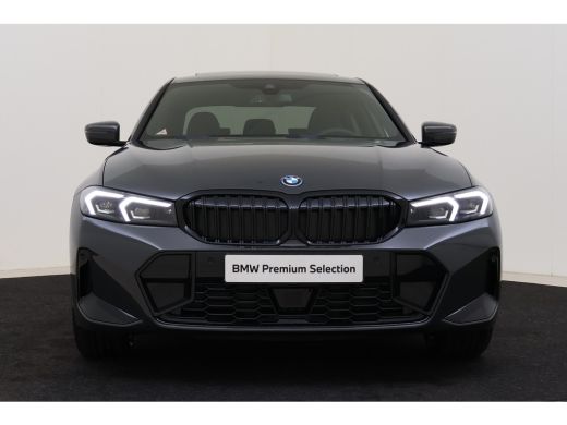 BMW 3 Serie 330e M Sport Automaat / Schuif-kanteldak / Trekhaak / Sportstoelen / Stuurverwarming / Comfort Ac... ActivLease financial lease