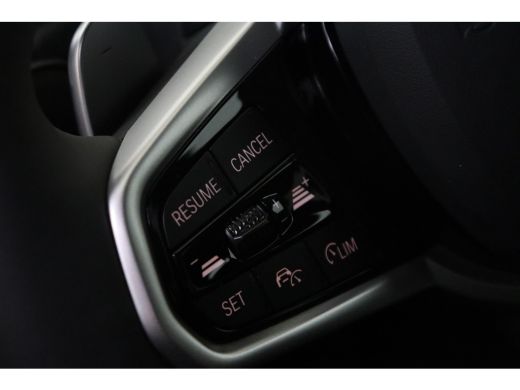 BMW 3 Serie 330e M Sport Automaat / Schuif-kanteldak / Trekhaak / Sportstoelen / Stuurverwarming / Comfort Ac... ActivLease financial lease