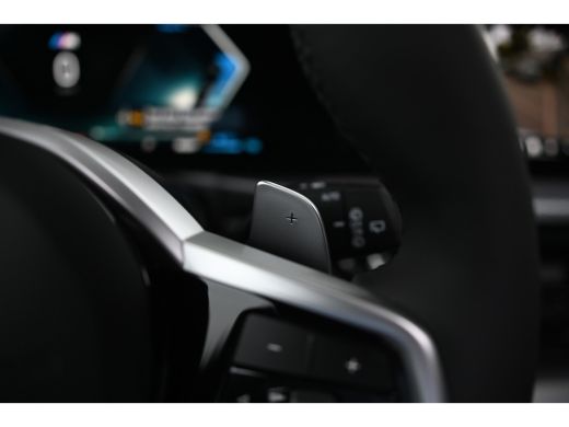 BMW 3 Serie Touring 330e High Executive M Sport Automaat / Panoramadak / Trekhaak / Sportstoelen / Comfort Ac... ActivLease financial lease