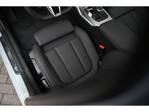 BMW 3 Serie Touring 330e High Executive M Sport Automaat / Panoramadak / Trekhaak / Sportstoelen / Comfort Ac... ActivLease financial lease