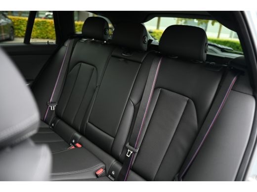 BMW 3 Serie Touring 330e High Executive M Sport Automaat / Panoramadak / Trekhaak / Sportstoelen / Comfort Ac... ActivLease financial lease