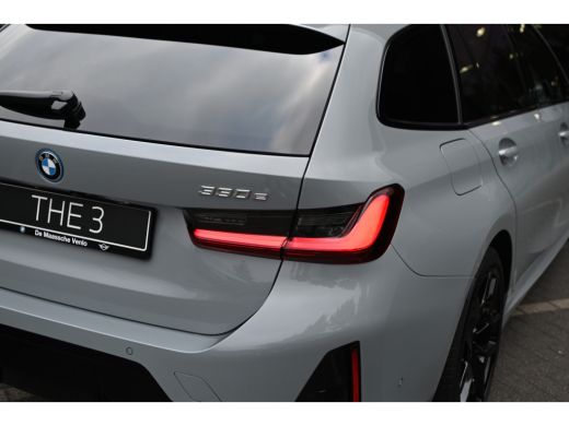BMW 3 Serie Touring 330e High Executive M Sport Automaat / Panoramadak / Trekhaak / Sportstoelen / Comfort Ac... ActivLease financial lease