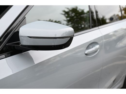 BMW 3 Serie Touring 330e High Executive M Sport Automaat / Panoramadak / Trekhaak / Sportstoelen / Comfort Ac... ActivLease financial lease