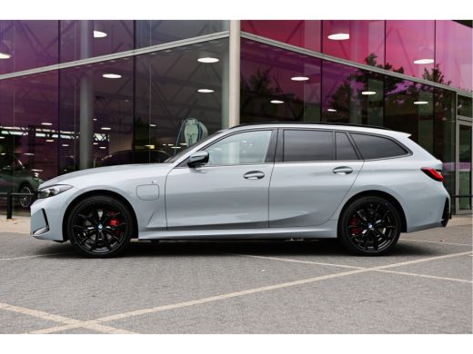 BMW 3 Serie Touring 330e High Executive M Sport Automaat / Panoramadak / Trekhaak / Sportstoelen / Comfort Ac... ActivLease financial lease