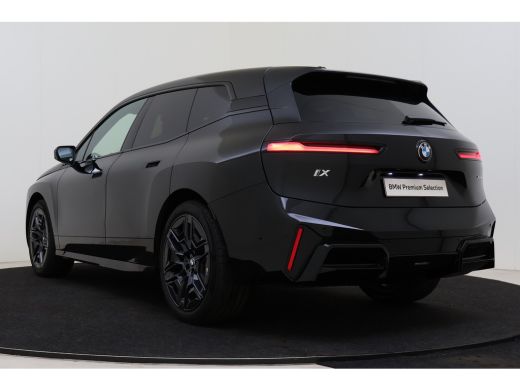 BMW iX xDrive45 M Sport / Soft-Close / Stoelventilatie / Adaptief onderstel / Comfort Access / Adaptieve... ActivLease financial lease