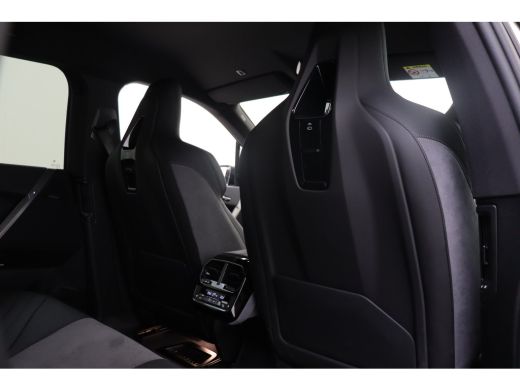 BMW iX xDrive45 M Sport / Soft-Close / Stoelventilatie / Adaptief onderstel / Comfort Access / Adaptieve... ActivLease financial lease