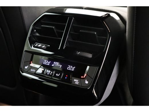 BMW iX xDrive45 M Sport / Soft-Close / Stoelventilatie / Adaptief onderstel / Comfort Access / Adaptieve... ActivLease financial lease