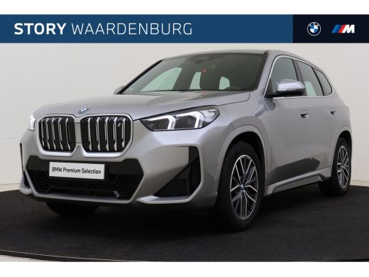 BMW iX1 xDrive30 M Sport Automaat / Sportstoelen / Achteruitrijcamera / M Adaptief onderstel / Comfort Ac...