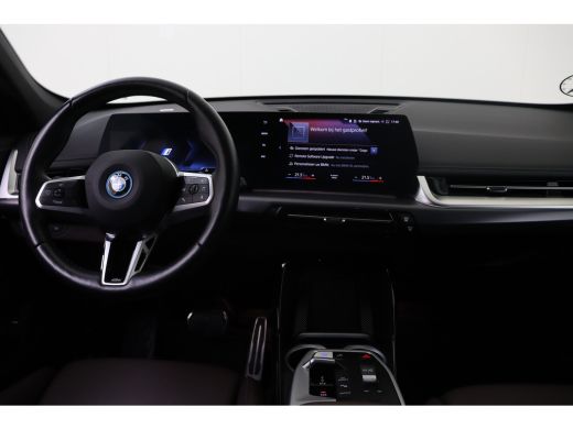BMW iX1 xDrive30 M Sport Automaat / Sportstoelen / Achteruitrijcamera / M Adaptief onderstel / Comfort Ac... ActivLease financial lease