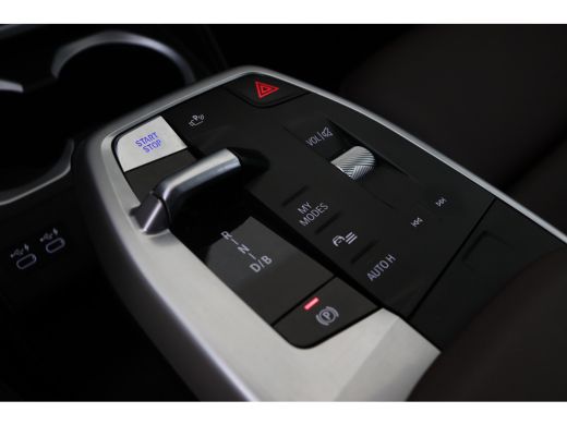 BMW iX1 xDrive30 M Sport Automaat / Sportstoelen / Achteruitrijcamera / M Adaptief onderstel / Comfort Ac... ActivLease financial lease