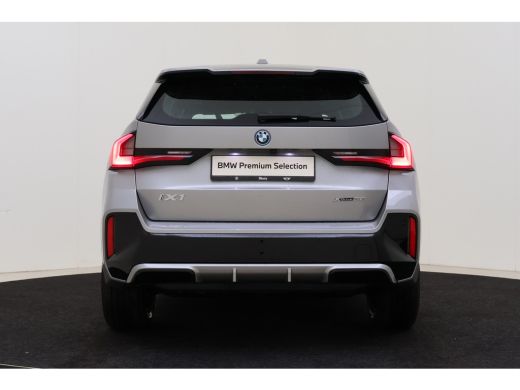 BMW iX1 xDrive30 M Sport Automaat / Sportstoelen / Achteruitrijcamera / M Adaptief onderstel / Comfort Ac... ActivLease financial lease
