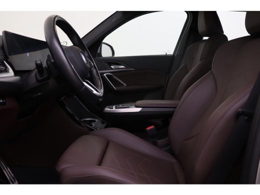 BMW iX1 xDrive30 M Sport Automaat / Sportstoelen / Achteruitrijcamera / M Adaptief onderstel / Comfort Ac... ActivLease financial lease