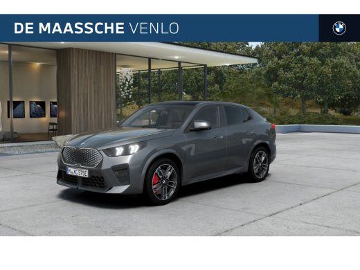 BMW iX2 eDrive20 High Executive M Sport / Panoramadak / Trekhaak / Sportstoelen / M Adaptief onderstel / ...
