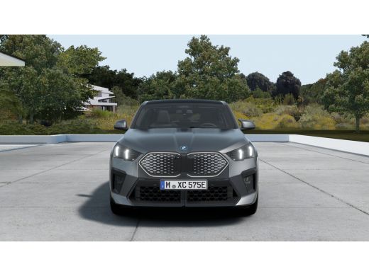 BMW iX2 eDrive20 High Executive M Sport / Panoramadak / Trekhaak / Sportstoelen / M Adaptief onderstel / ... ActivLease financial lease