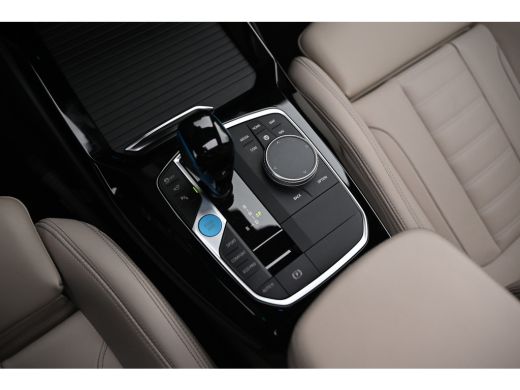 BMW iX3 High Executive / Panoramadak / Adaptief onderstel / Laserlight / Stuurverwarming / Comfort Access... ActivLease financial lease