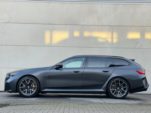 BMW M5 Touring M5 Mat-Keramisch-M Drivers Pack-Pano-Trekhaak-21" ActivLease financial lease