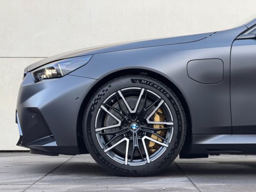 BMW M5 Touring M5 Mat-Keramisch-M Drivers Pack-Pano-Trekhaak-21" ActivLease financial lease