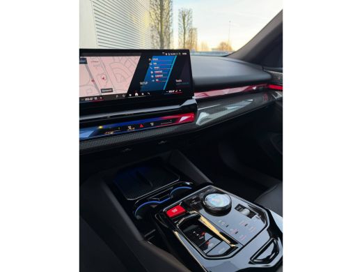 BMW M5 Touring M5 Mat-Keramisch-M Drivers Pack-Pano-Trekhaak-21" ActivLease financial lease