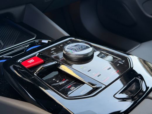 BMW M5 Touring M5 Mat-Keramisch-M Drivers Pack-Pano-Trekhaak-21" ActivLease financial lease