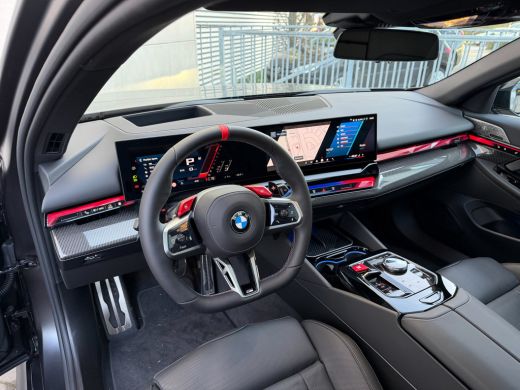 BMW M5 Touring M5 Mat-Keramisch-M Drivers Pack-Pano-Trekhaak-21" ActivLease financial lease