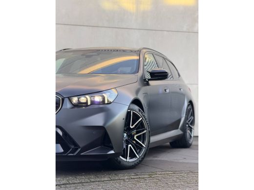 BMW M5 Touring M5 Mat-Keramisch-M Drivers Pack-Pano-Trekhaak-21" ActivLease financial lease