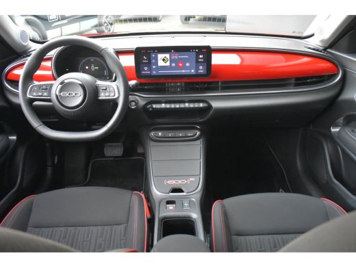Fiat 600 RED 54kWh 3 Fase 156pk 96%SOH! | Navigatie by App | Parkeersensoren | Full-LED | Airco | Cruise C... ActivLease financial lease