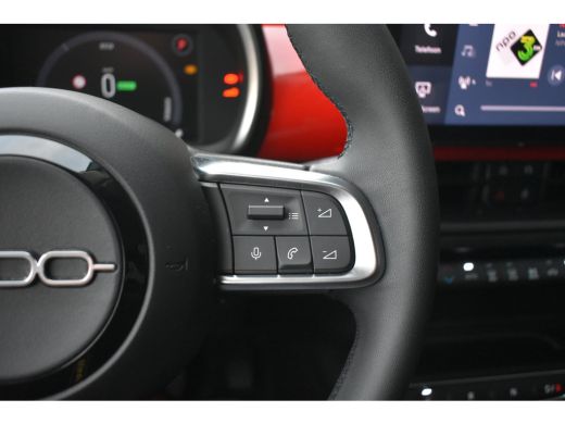 Fiat 600 RED 54kWh 3 Fase 156pk 96%SOH! | Navigatie by App | Parkeersensoren | Full-LED | Airco | Cruise C... ActivLease financial lease