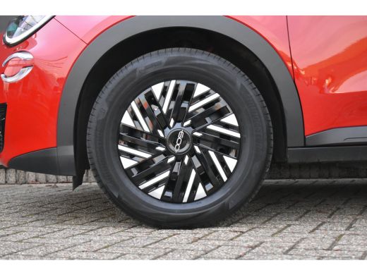 Fiat 600 RED 54kWh 3 Fase 156pk 96%SOH! | Navigatie by App | Parkeersensoren | Full-LED | Airco | Cruise C... ActivLease financial lease