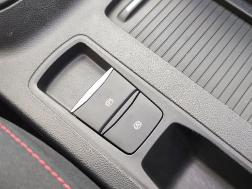 Ford Focus 1.0 ST Line | Trekhaak | Pano | Cruise Control | Carplay | Climate Control ActivLease financial lease