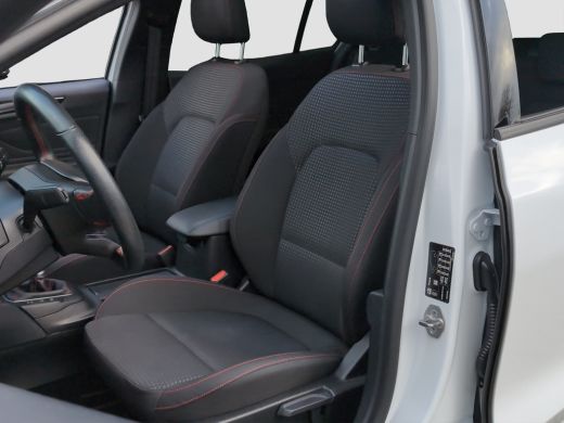 Ford Focus 1.0 ST Line | Trekhaak | Pano | Cruise Control | Carplay | Climate Control ActivLease financial lease