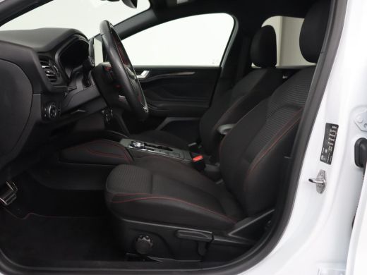 Ford Focus 1.5 EcoBoost ST Line X | Trekhaak | Adaptive cruise | Camera | Carplay | Digital Cockpit | Keyles... ActivLease financial lease