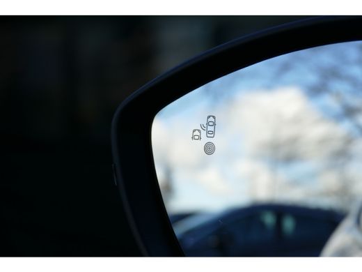 Peugeot 2008 1.2 HYBRID 136PK GT AUTOMAAT / NAVI / CLIMA / PDC / 17"LMV / CAMERA V+A / KEYLESS / FULL-LED / BL... ActivLease financial lease