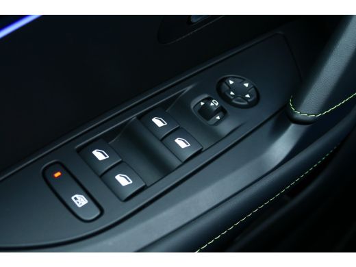 Peugeot 208 HYBRID 100PK 5-DRS GT AUTOMAAT / NAVI / CLIMA / PDC / 17"LMV / CAMERA / PANO.DAK / KEYLESS / FULL... ActivLease financial lease