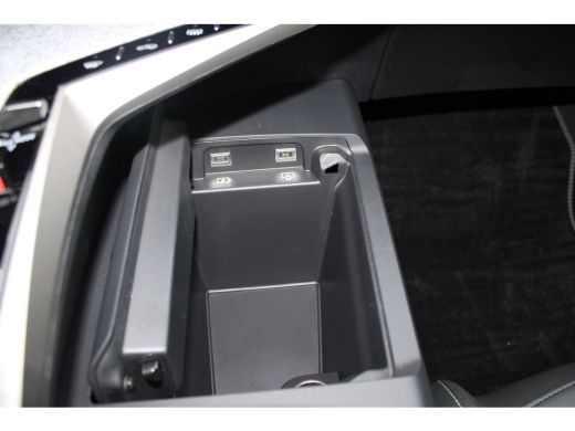 Peugeot 5008 1.2 Hybrid 145 GT | 2 stoelen op derde rij | Achterbank in delen neerklapbaar | Achterbank verste... ActivLease financial lease