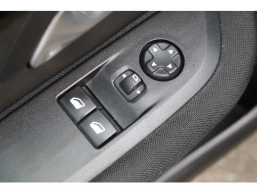 Peugeot e-208 EV Active 50 kWh | Navi | Carplay | Cruise | PDC A | Keyless Start | DAB | Navi | Carplay | Cruis... ActivLease financial lease