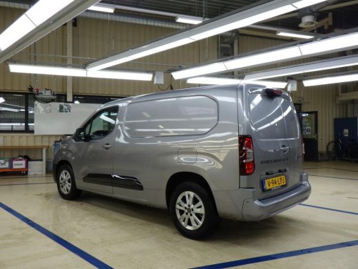 Peugeot e-Partner 136 L2 50 kWh | Automaat | Navigatie | Camera | Long | Lichtmetaal | 3-Zits | BTW | 8.500km | ActivLease financial lease