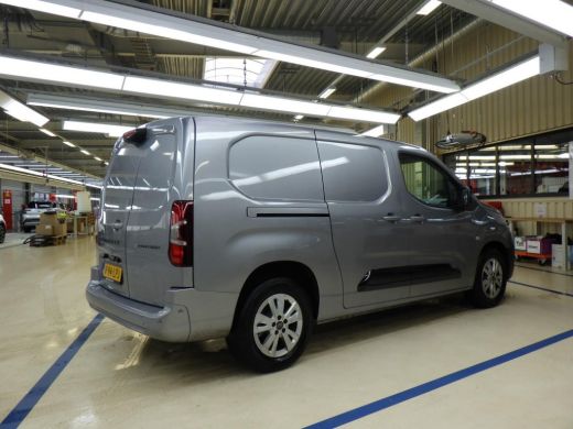 Peugeot e-Partner 136 L2 50 kWh | Automaat | Navigatie | Camera | Long | Lichtmetaal | 3-Zits | BTW | 8.500km | ActivLease financial lease