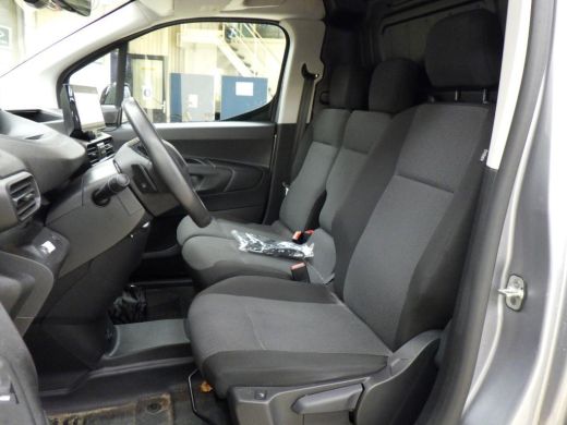 Peugeot e-Partner 136 L2 50 kWh | Automaat | Navigatie | Camera | Long | Lichtmetaal | 3-Zits | BTW | 8.500km | ActivLease financial lease