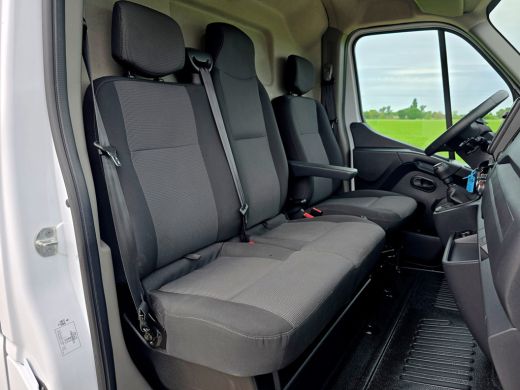 Renault Master T33 2.3 dCi 135 L2 H2 - 135 Pk - Euro 6 - Airco - Cruise Control ActivLease financial lease