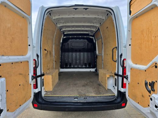 Renault Master T33 2.3 dCi 135 L2 H2 - 135 Pk - Euro 6 - Airco - Cruise Control ActivLease financial lease