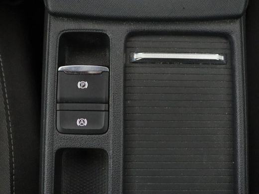 Skoda Octavia 1.0 e-TSI Business Edition | Panoramadak | Trekhaak | Stoelverwarming | Carplay | Parkeerhulp | C... ActivLease financial lease