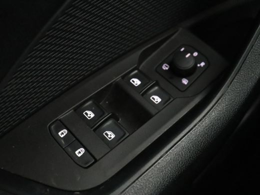 Skoda Octavia 1.0 e-TSI Business Edition | Panoramadak | Trekhaak | Stoelverwarming | Carplay | Parkeerhulp | C... ActivLease financial lease