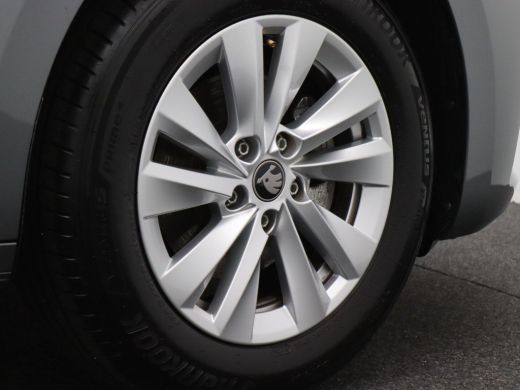 Skoda Octavia Combi 1.5 TSI Edition 115PK Trekhaak, Parkeersensoren Achter, Stoelverwarming, Navi via Apple Car... ActivLease financial lease