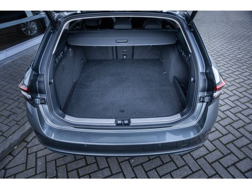 Skoda Superb Combi 1.5 TSI iV First Edition | Lichtmetalen velgen 17" | Trekhaak uitklapbaar | Volledig digita... ActivLease financial lease