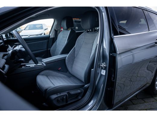 Skoda Superb Combi 1.5 TSI iV First Edition | Lichtmetalen velgen 17" | Trekhaak uitklapbaar | Volledig digita... ActivLease financial lease