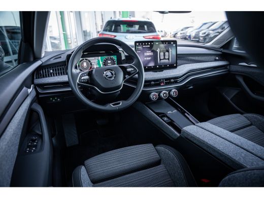 Skoda Superb Combi 1.5 TSI iV First Edition | Lichtmetalen velgen 17" | Trekhaak uitklapbaar | Volledig digita... ActivLease financial lease