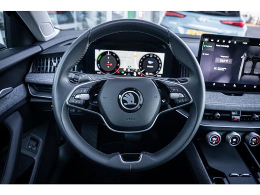 Skoda Superb Combi 1.5 TSI iV First Edition | Lichtmetalen velgen 17" | Trekhaak uitklapbaar | Volledig digita... ActivLease financial lease