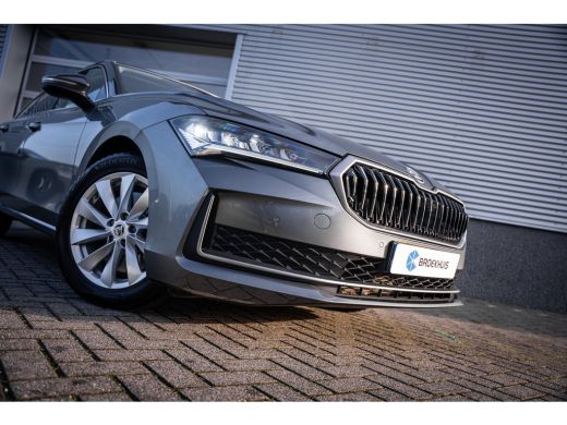 Skoda Superb Combi 1.5 TSI iV First Edition | Lichtmetalen velgen 17" | Trekhaak uitklapbaar | Volledig digita... ActivLease financial lease