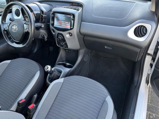 Toyota Aygo 1.0 VVT-i x-play | 5 deurs | Carplay | Parkeercamera | Airconditioning | ActivLease financial lease